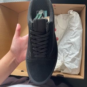 comfycush Vans 6.5 us mens 8.0 is women